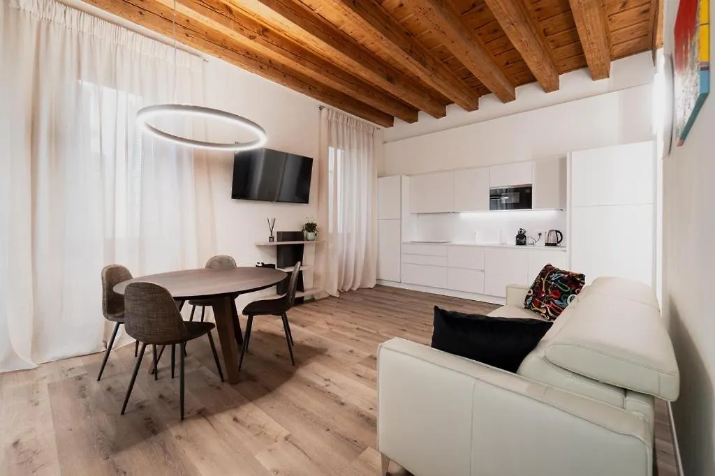 Flores Home Verona Apartment