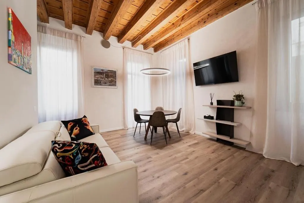 Apartment Flores Home Verona Italy